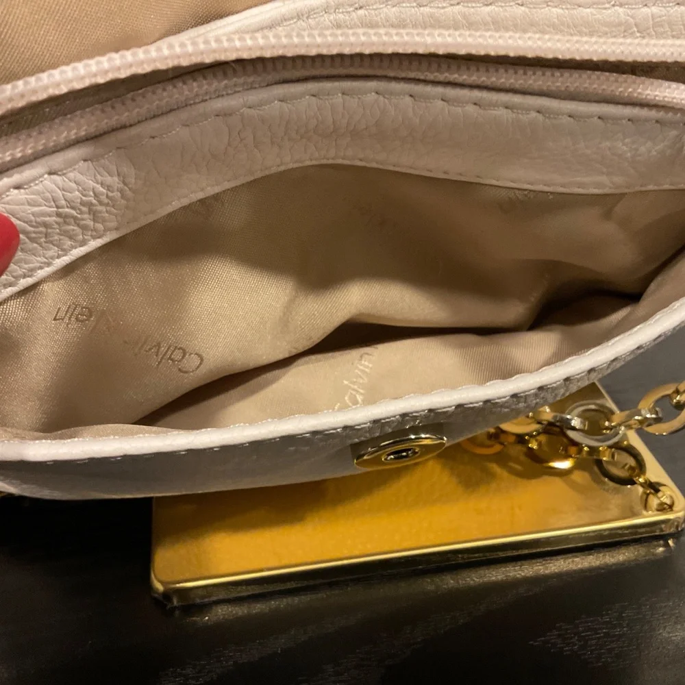 CAVIN KLEIN  Crossbody Bag Off White Leather Gold Chain Strap